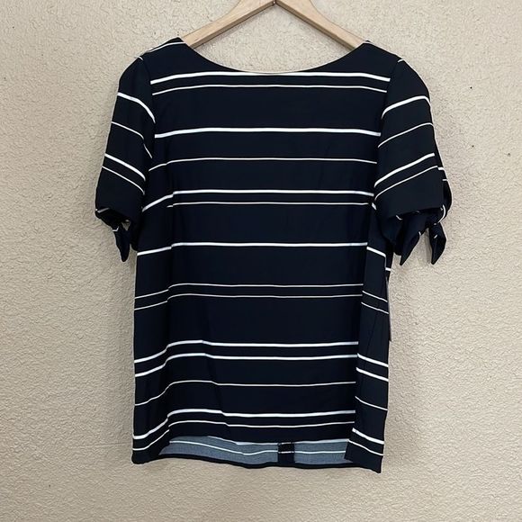 Vince Camuto Short Tie Sleeve Variegated Stripe Top-M - Picture 6 of 11